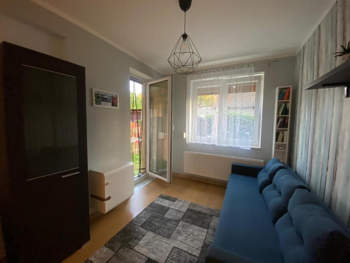 Mieszkanie Z Ogrodkiem Vratislav Exteriér fotografie