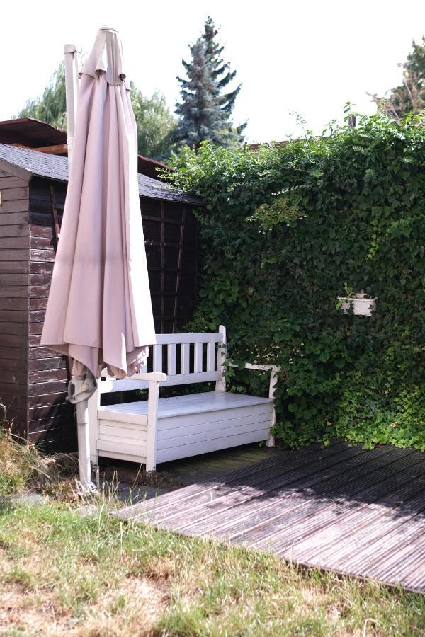 Mieszkanie Z Ogrodkiem Vratislav Exteriér fotografie